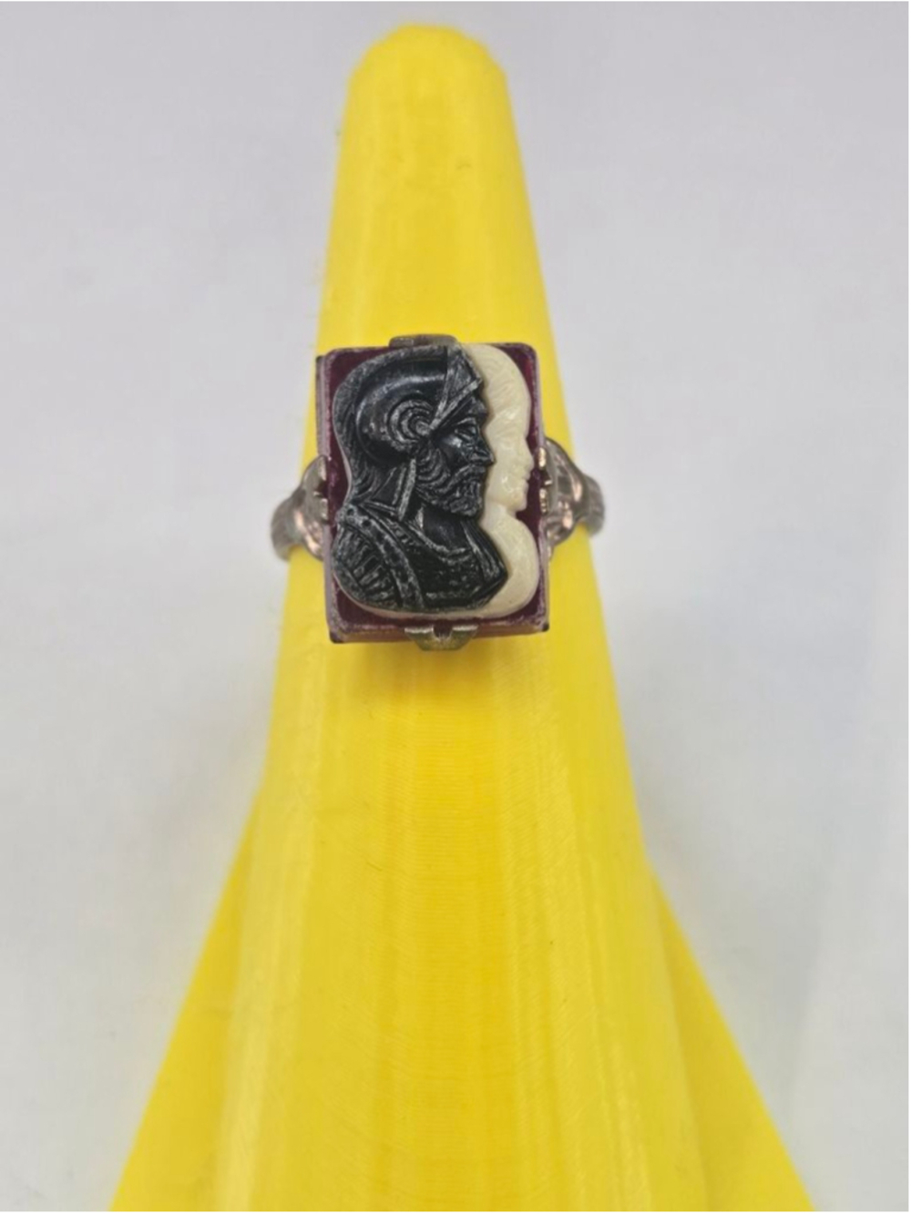 Cameo Signet Ring Size 7 Roman Soldier Silvertone Black White Red Unisex Vintage